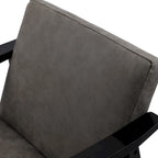 Poltrona in similpelle con braccioli in legno massello e finitura nera