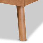 Letto a piattaforma Galvin contemporaneo in legno con finitura marrone