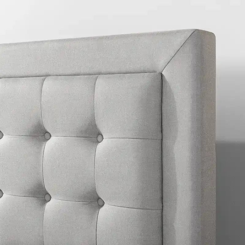 Priage by Grey Sand Letto a piattaforma di alta qualità rivestito in tessuto beige con bottoni trapuntati