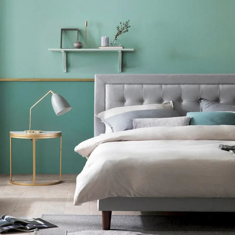 Priage by Grey Sand Letto a piattaforma di alta qualità rivestito in tessuto beige con bottoni trapuntati