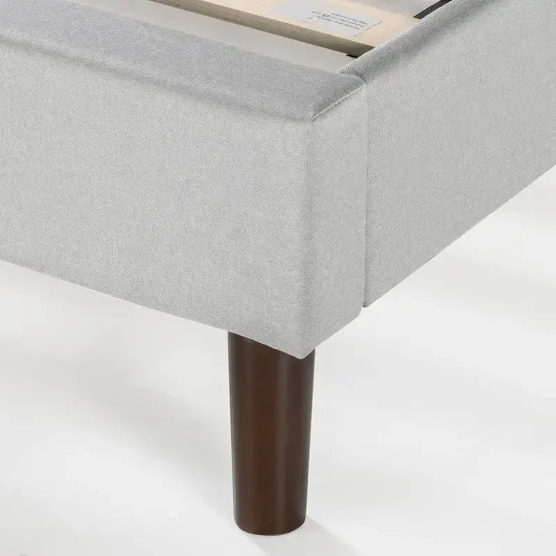 Priage by Grey Sand Letto a piattaforma di alta qualità rivestito in tessuto beige con bottoni trapuntati