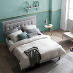 Priage by Grey Sand Letto a piattaforma di alta qualità rivestito in tessuto beige con bottoni trapuntati