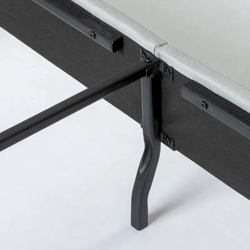 Priage by Grey Sand Letto a piattaforma di alta qualità rivestito in tessuto beige con bottoni trapuntati