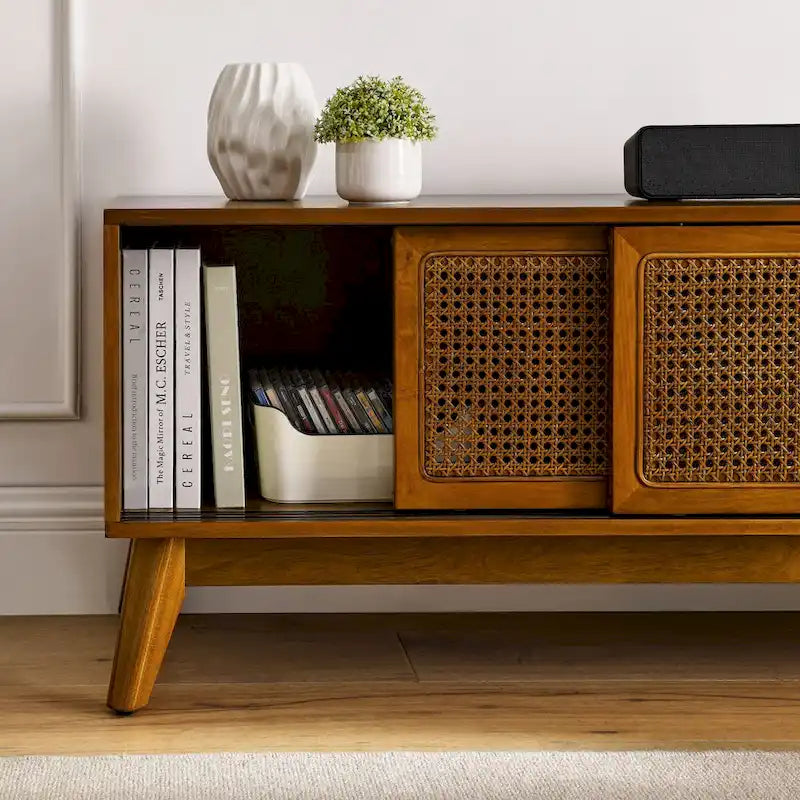 Mobile TV in rattan da 150 cm per TV da 65 pollici, mobiletto porta TV, console multimediale, piedini in legno massello e ante in rattan - Legno chiaro