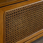 Mobile TV in rattan da 150 cm per TV da 65 pollici, mobiletto porta TV, console multimediale, piedini in legno massello e ante in rattan - Legno chiaro